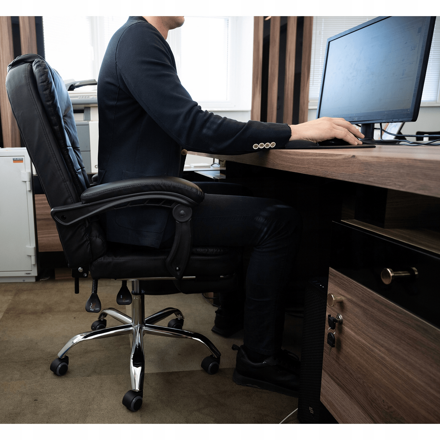 Scaun Directorial Ergonomic cu Suport pentru Picioare și Suport Lombar, Negru - MAXY