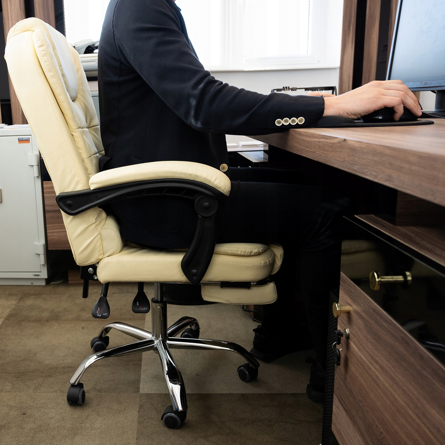 Scaun de Birou Directorial Ergonomic cu Suport pentru Picioare și Suport Lombar, Crem - MAXY