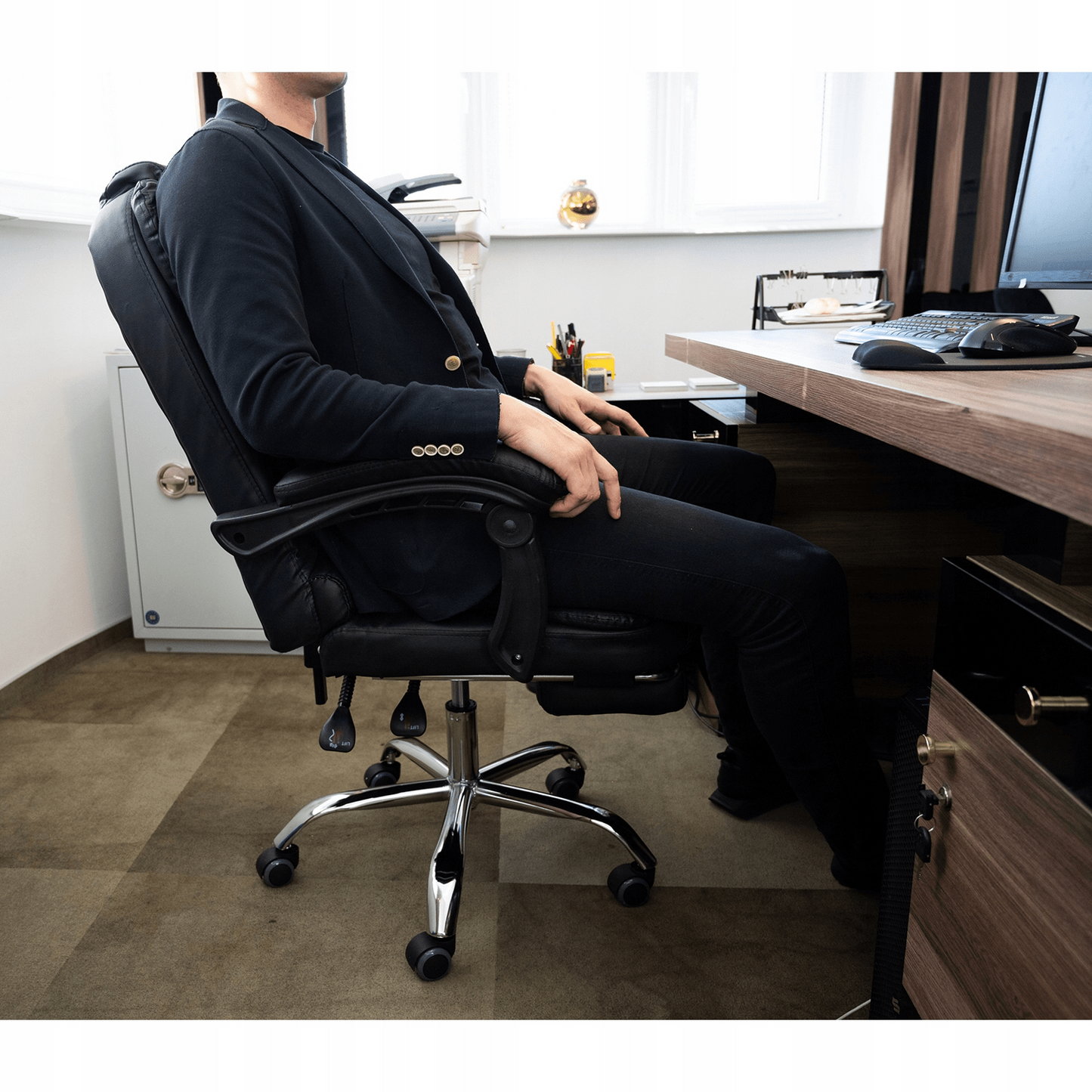 Scaun Directorial Ergonomic cu Suport pentru Picioare și Suport Lombar, Negru - MAXY