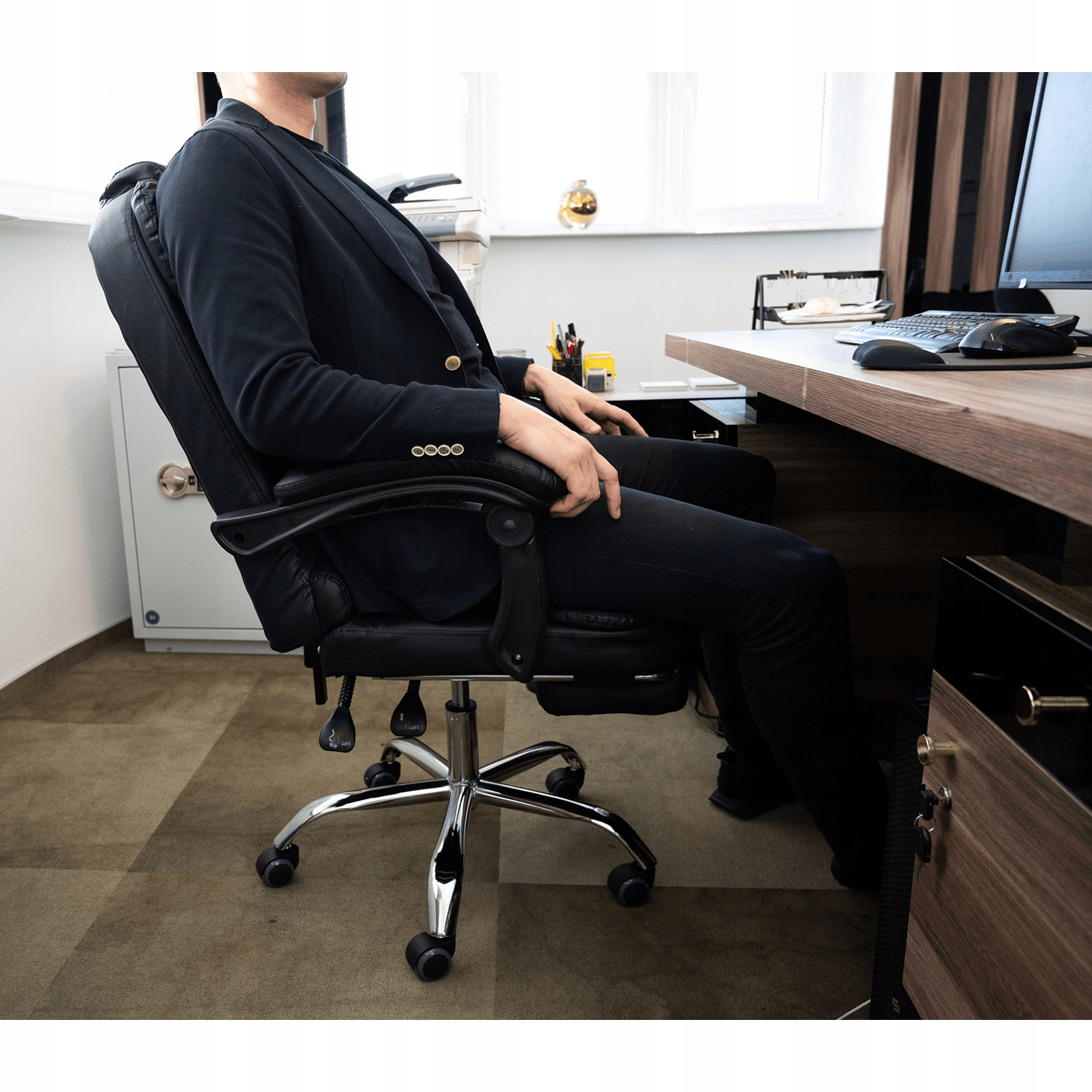 Scaun Directorial Ergonomic cu Suport pentru Picioare și Suport Lombar, Negru - MAXY