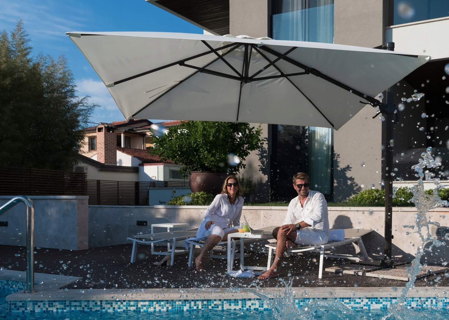 umbrela de curte pentru piscina