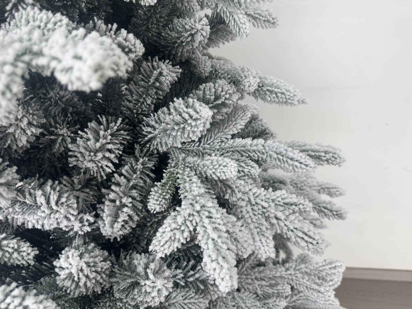 Brad Artificial Luxury Frost 210 cm – Mix 2D & 3D, Zăpadă Premium, Aspect Ultra-Realist