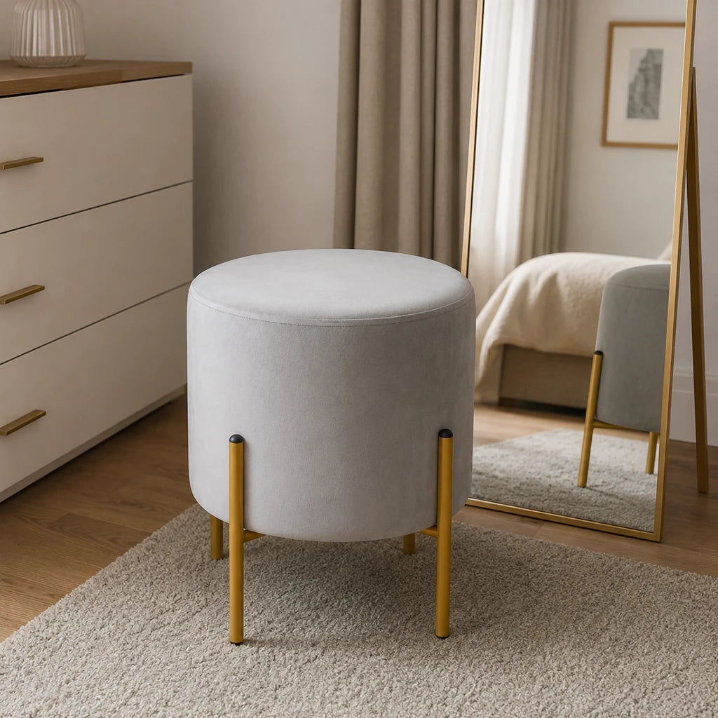 Taburet Rotund din Catifea Gri cu Picioare Metalice Aurii, 35 x 40 cm - MAXY